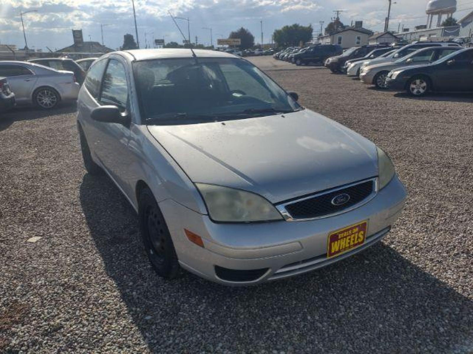 2005 Ford Focus ZX3 SE (3FAFP31N95R) with an 2.0L L4 DOHC 16V engine, located at 4801 10th Ave S,, Great Falls, MT, 59405, (406) 564-1505, 47.494347, -111.232239 - Photo #6