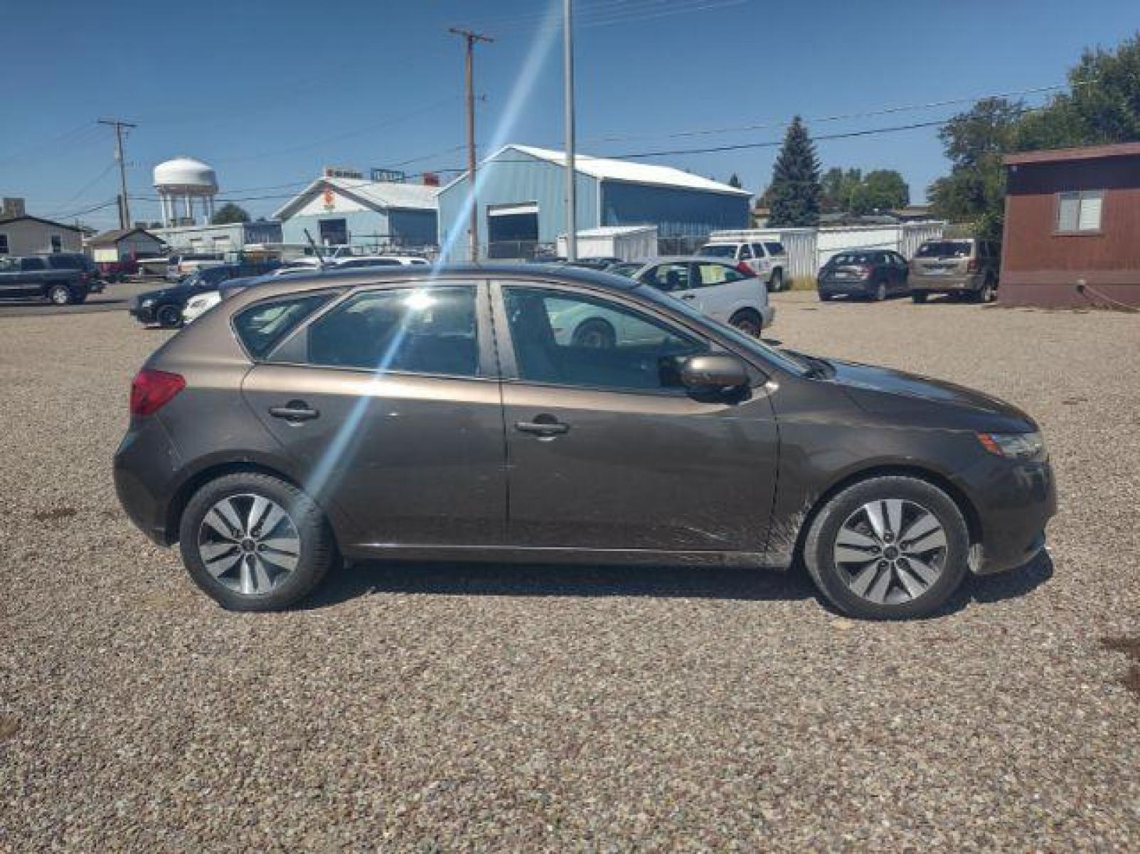 2013 Kia Forte 5-Door EX (KNAFU5A21D5) with an 2.0L L4 DOHC 16V engine, located at 4801 10th Ave S,, Great Falls, MT, 59405, (406) 564-1505, 47.494347, -111.232239 - Photo #5