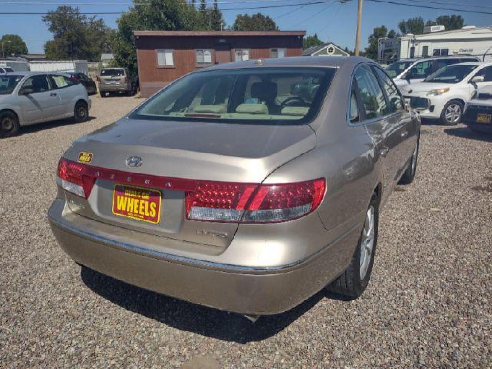 2007 Hyundai Azera Limited (KMHFC46F77A) with an 3.8L V6 DOHC 24V engine, 5-Speed Automatic transmission, located at 4801 10th Ave S,, Great Falls, MT, 59405, (406) 564-1505, 47.494347, -111.232239 - Photo #4