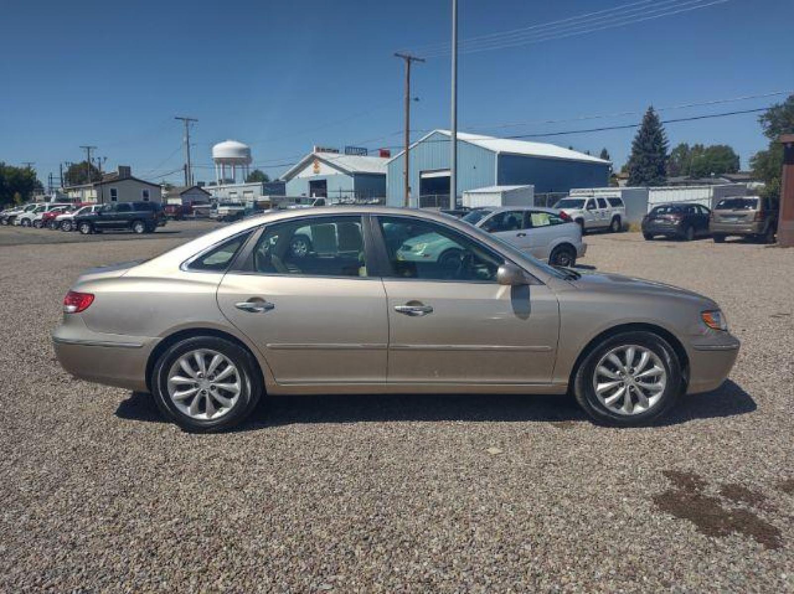 2007 Hyundai Azera Limited (KMHFC46F77A) with an 3.8L V6 DOHC 24V engine, 5-Speed Automatic transmission, located at 4801 10th Ave S,, Great Falls, MT, 59405, (406) 564-1505, 47.494347, -111.232239 - Photo #5