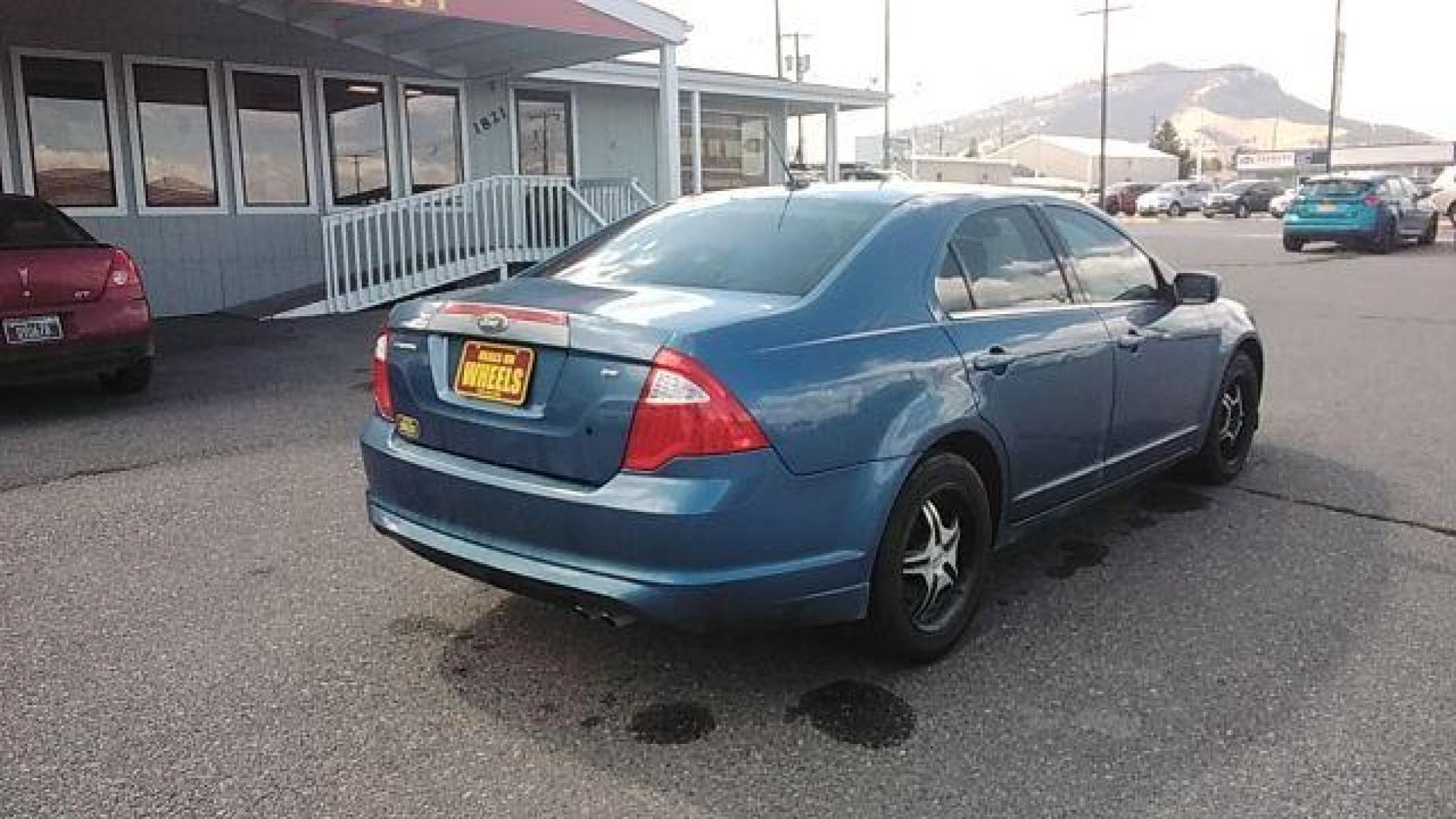 2010 Ford Fusion SE (3FAHP0HA3AR) with an 2.5L L4 DOHC 16V engine, located at 1821 N Montana Ave, Helena, MT, 59601, (406) 422-1031, 46.603447, -112.022781 - Photo #4