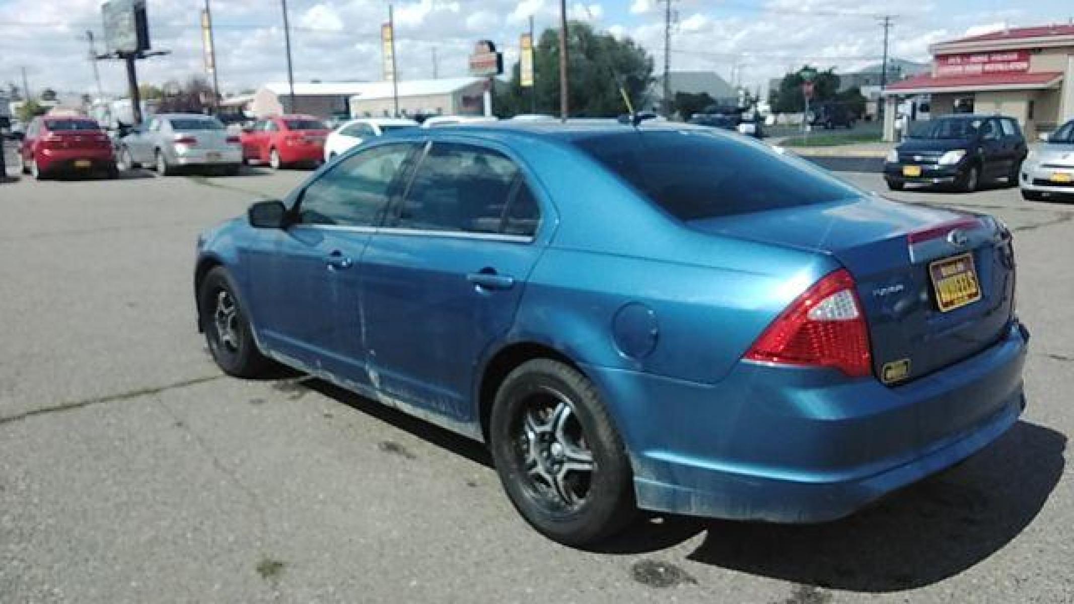 2010 Ford Fusion SE (3FAHP0HA3AR) with an 2.5L L4 DOHC 16V engine, located at 1821 N Montana Ave, Helena, MT, 59601, (406) 422-1031, 46.603447, -112.022781 - Photo #6